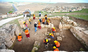 Diyarbakır'da 3 bin yıllık Zerzevan Kalesi'nde tarihin izi sürülüyor