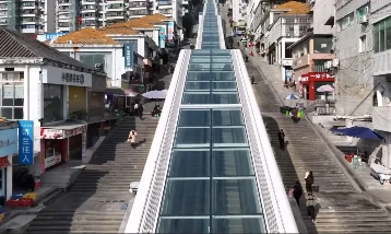 Dünyanın en uzun yürüyen kentsel merdiveni Çin'de açıldı: 905 metre