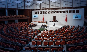 Ekonomi paketi komisyondan geçti