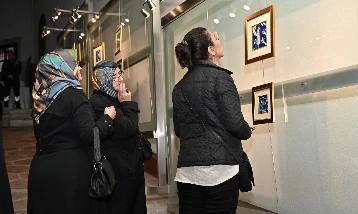 Gazze’nin acısını çinilere nakşediyor