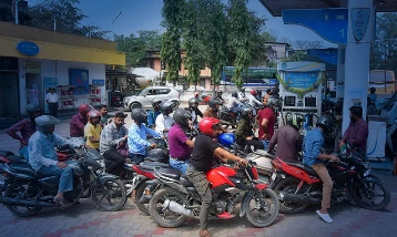 Hürmüz Boğazı'nın kapanması bazı Asya ülkelerinde hayatı felç etti