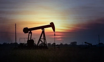 IEA petrol talebi tahminini düşürdü