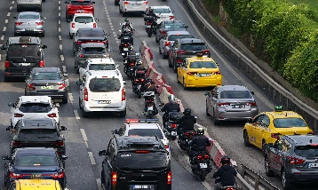 İstanbul’da bayram sonrası ilk iş günü trafik yüzde 76’ya çıktı