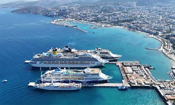 İzmir'e 4 kruvaziyerle 6 bini aşkın turist geldi