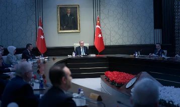 Kabine toplanıyor