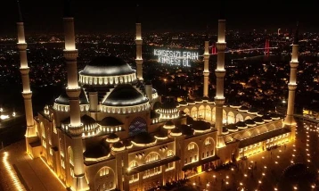 Kadir Gecesi pazartesi günü dualarla idrak edilecek