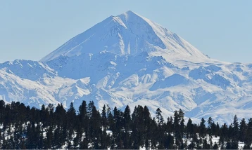 Kars'ta 1 metreyi aşan kar doğada güzel görüntüler oluşturdu