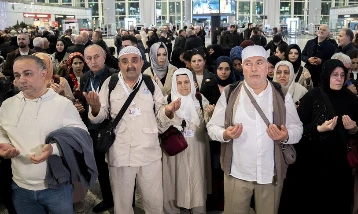 Kutsal yolculuk başladı: İlk hac kafilesi İstanbul'dan dualarla uğurlandı