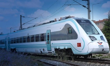 Milli elektrikli hızlı tren saatte 240 kilometre hıza ulaştı