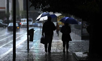 Nisan'da yağış batıda azalırken doğuda rekor kırdı