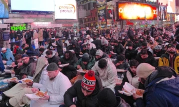 New York'un ünlü Times Meydanı'nda iftar programı düzenlendi
