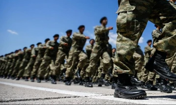 O ülke kararını değiştirdi! Zorunlu askerlik yeniden gündemde