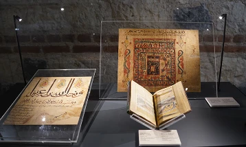 Osmanlı Sultanlarının Sevdası Kutsal Emanetler sergisi Rami Kütüphanesi’nde