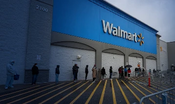 Perakende devi Walmart, trilyon dolarlık kulübe geçici olarak katıldı