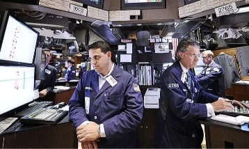Petrol geriledi, dolar endeksi güçlendi: Piyasalar ABD verilerini bekliyor