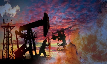 Petrolde ivme yukarı: Arz endişeleri piyasalarda etkisini sürdürüyor