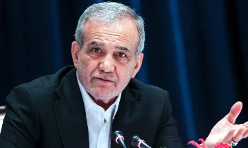 Pezeşkiyan: Düşmanın en önemli hedeflerinden biri ekonomiyi bozmak