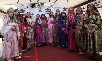 Rize'nin Asırlık Gelinlikleri defilesi düzenlendi
