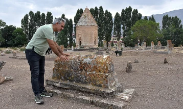 Selçuklu Mezarlığı'nda yeni mezarlar gün yüzüne çıktı