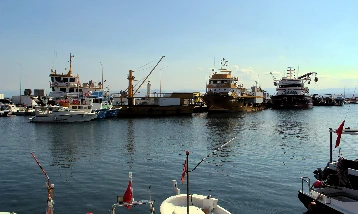 Somali’de ilk uluslararası balıkçılık lisansı Türk gemisine verildi