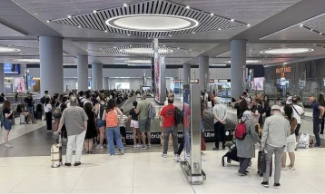 Son ders zili çaldı! İstanbul'daki havalimanlarında tatil yoğunluğu başladı