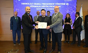 Teknoloji odaklı perakende yönetiminde sertifikalarını aldılar
