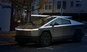 Tesla 219 bin aracını geri çağırıyor