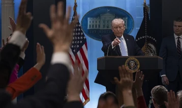 Trump'tan İran'a yeni tehditler: Gemilere iyi silahları yüklüyoruz