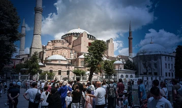 Turizm geliri ilk çeyrekte 9,9 milyar dolara çıktı