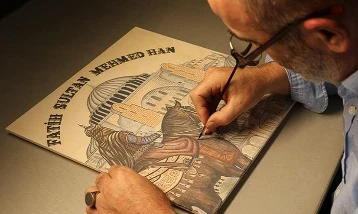 Türk tarihini 27 metrelik çini eserle anlattı