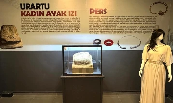 Van Müzesi'nde Urartulara ait kadın ayak izi sergileniyor