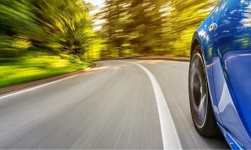 Yollarda yeni dönem: Araçların ezdiği naylon film elektrik üretiyor