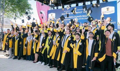 1125 öğrencinin mezuniyet coşkusu