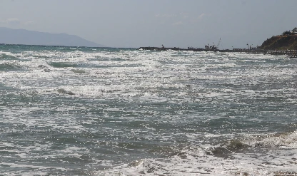 3 gündür devam eden poyraz deniz ulaşımını olumsuz etkiliyor