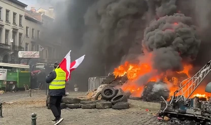 AB Liderler Zirvesi'ne kadar gittiler! Çiftçiler lastikleri ateşe verdi