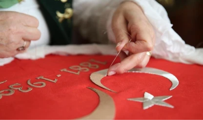 Sim sırma sanatını geleneksel usullerle yaşatıp geleceğe taşıyor