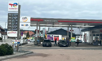 Almanya'da benzinin litresi 2.44 Euro'yu, dizelin litresi 2.57 Euro'yu aştı