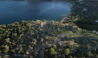 Amos Antik Kenti'nde Asur Tanrıçası İştar betimlemeli gümüş kolye bulundu