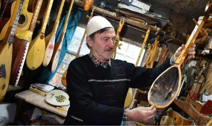 Lahuta, ustası Alia'nın ellerinde zamana direniyor