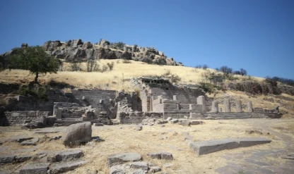 Assos'ta 3 bin 500 yıllık stoa gün yüzüne çıkarılıyor