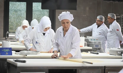 Baklavanın kadın ustaları yarıştı