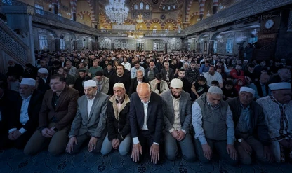 Bayram coşkusu: Tüm yurtta camiler doldu