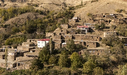 Bitlis’in Hizan ilçesinde bulunan 300 yıllık taş evler görenleri büyüledi