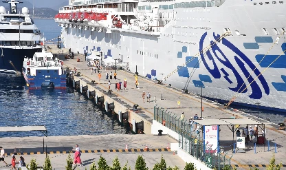Bodrum'a iki kruvaziyer ile 3 bine yakın yolcu geldi
