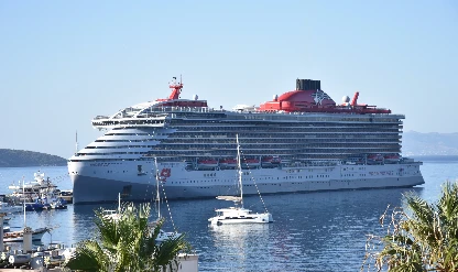 Bodrum'a kruvaziyer yanaştı! 2 bini aşkın turist geldi