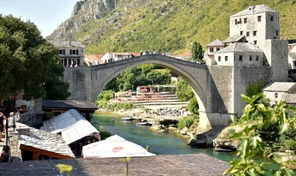 Bosna Hersek'teki Osmanlı mirası Mostar Köprüsü'nün yıkılışının 32. yılı