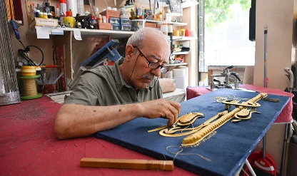 Gözleri bozuldu sanattan vazgeçmedi: Simle kadifeyi zarafetle buluşturuyor