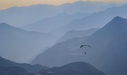 Hakkari semaları yamaç paraşütüyle renkleniyor