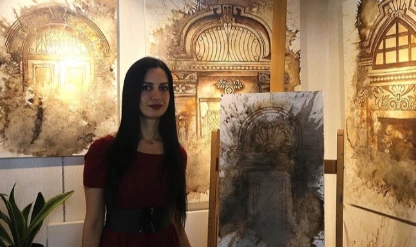 Hataylı ressam çizimlerini kahve ve çay dökerek renklendiriyor