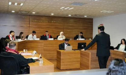 Hukuk öğrencilerine farazi dava simülasyonu